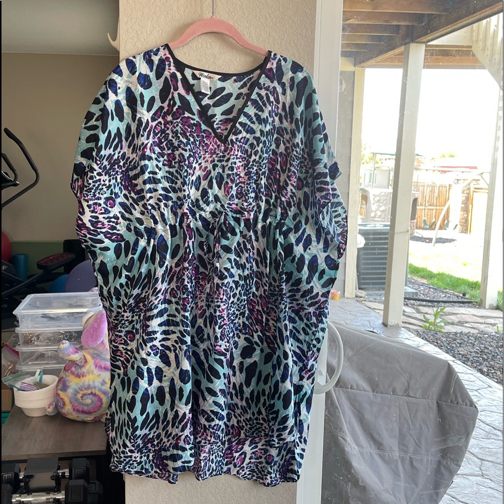 Winlar colorful zebra print v-neck tie-front one size fits most.